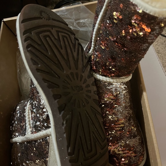 Sparkle Uggs like new - Picture 9 of 11